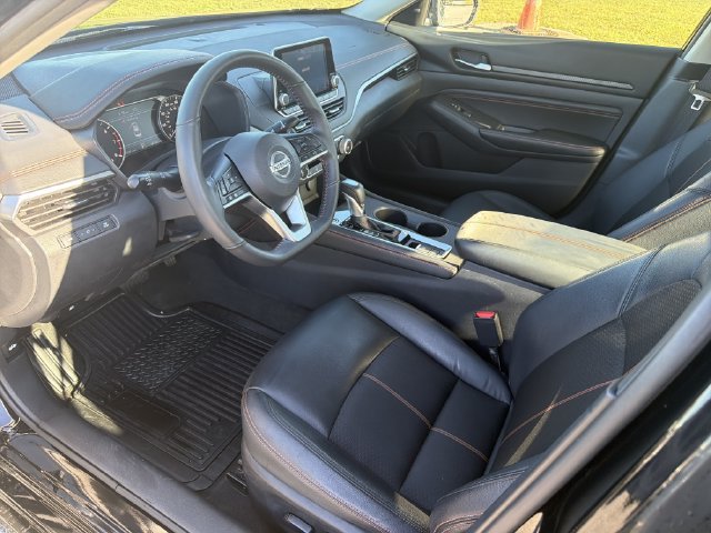 Certified 2022 Nissan Altima 2.5 SR w/ Midnight Edition Package AWD/4WD image 11