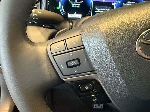New 2025 Toyota Camry Hybrid FWD image 14