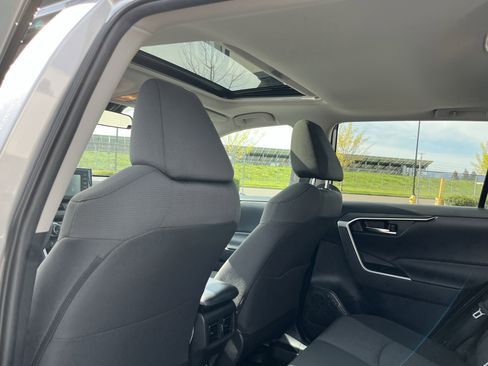 Used 2021 Toyota RAV4 XLE w/ Convenience Package image 22