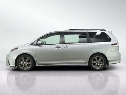 Used 2020 Toyota Sienna SE w/ Carpet Mat Package FWD image 2