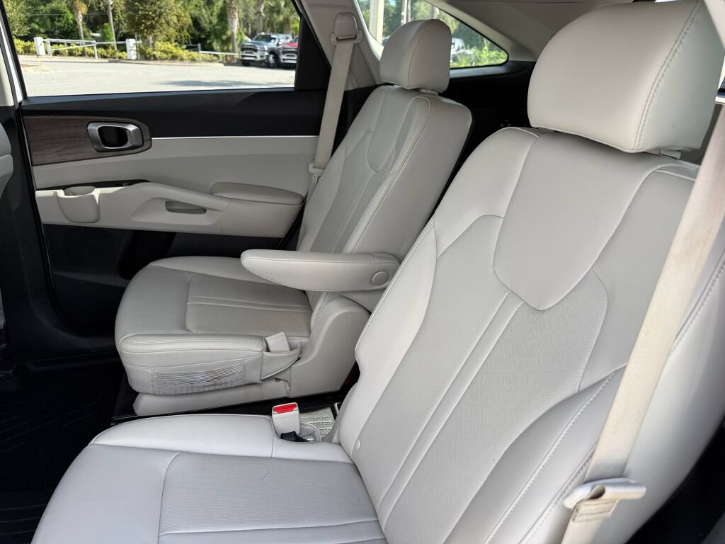 Used 2023 Kia Sorento EX w/ Panoramic Sunroof Package FWD image 11