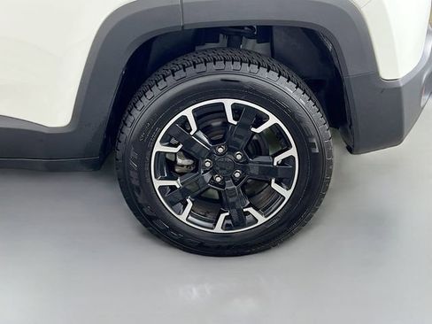 Used 2023 Jeep Renegade Trailhawk image 34