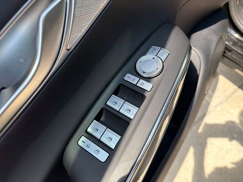 Certified 2026 Genesis GV70 2.5T AWD/4WD image 11