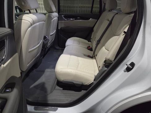 Used 2024 Cadillac XT6 Premium Luxury w/ Technology Package image 16