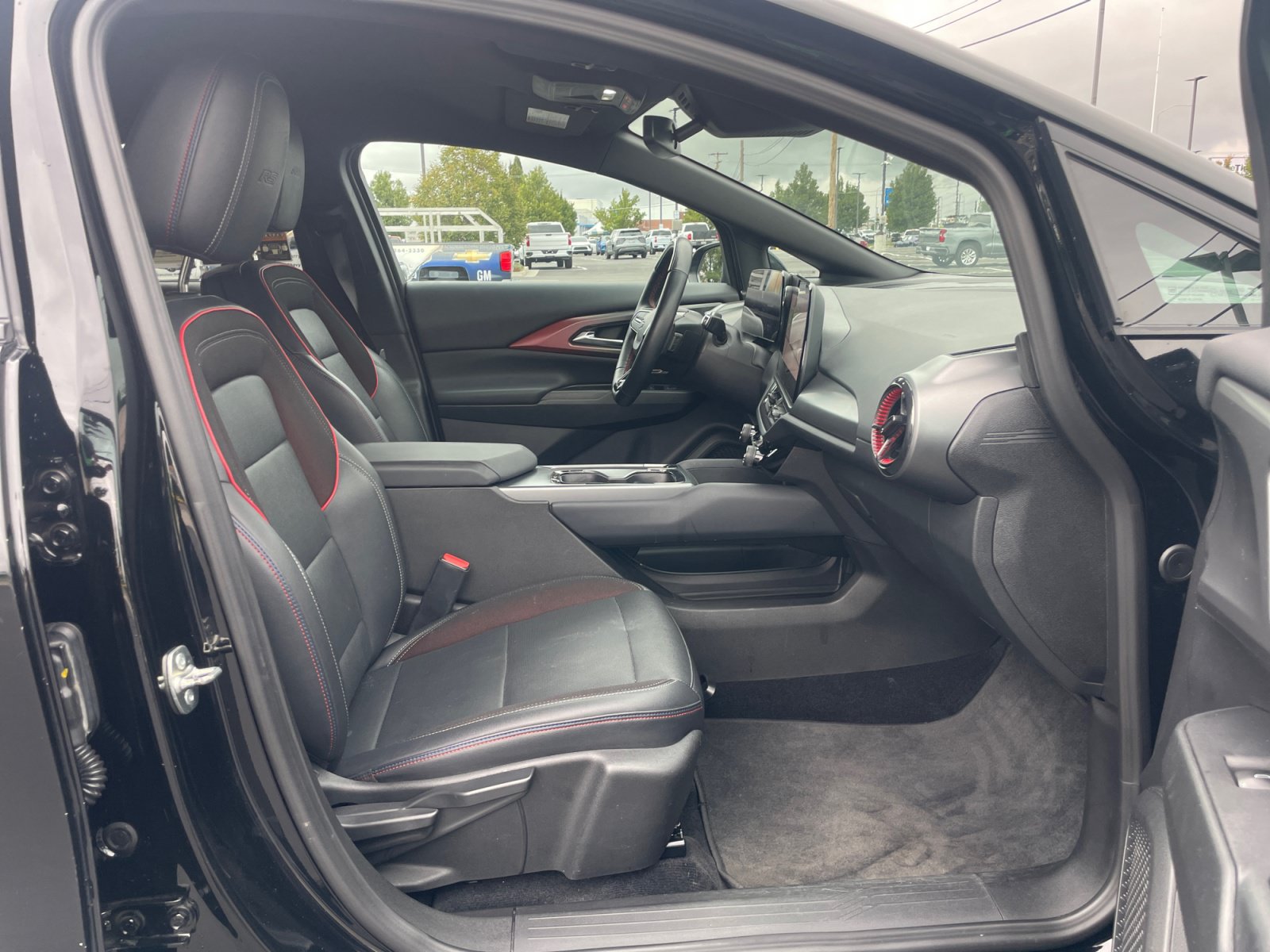 Used 2024 Chevrolet Equinox EV RS FWD image 36