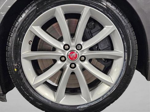 Used 2018 Jaguar F-TYPE Coupe AWD image 19