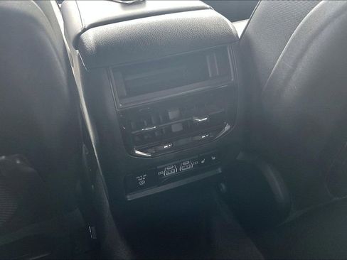 Used 2024 Jeep Grand Cherokee Limited RWD image 32