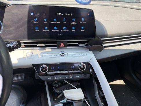 Used 2023 Hyundai Elantra Limited w/ Preferred Accessory Package FWD image 11