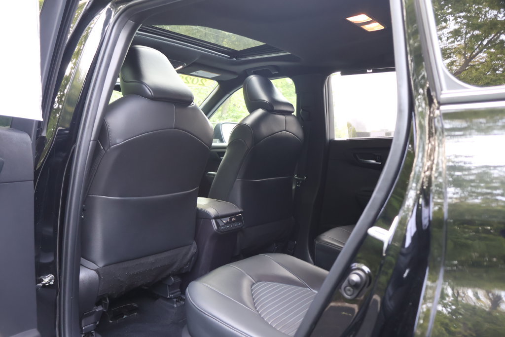 Used 2022 Toyota Highlander XSE FWD image 45