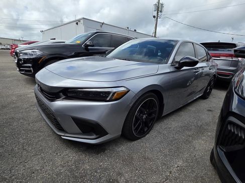 Used 2023 Honda Civic Sport image 4