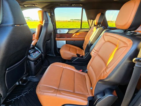 Used 2021 Lincoln Navigator L Reserve w/ Luxury Package image 10