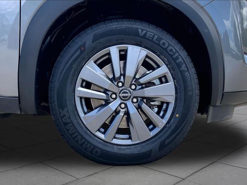 Used 2025 Nissan Pathfinder SV FWD image 10