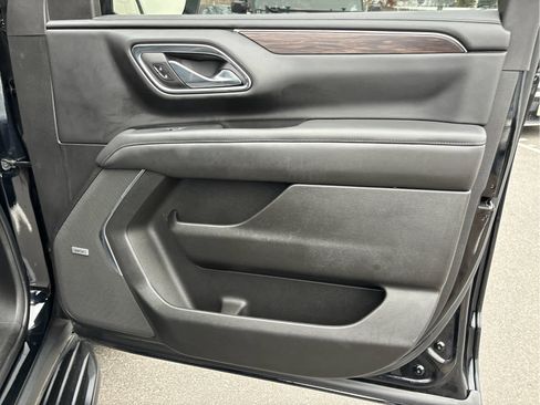 Used 2023 Chevrolet Suburban LT w/ Luxury Package image 32