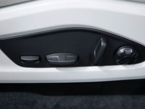 Certified 2026 Porsche Macan Electric RWD image 23