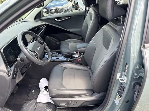 Used 2023 Kia Niro EX FWD image 14