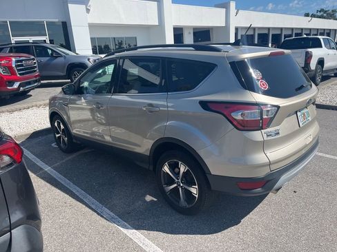 Used 2018 Ford Escape SEL FWD image 3