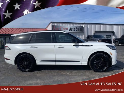 Used 2025 Lincoln Aviator Reserve w/ Luxury Package AWD/4WD image 1