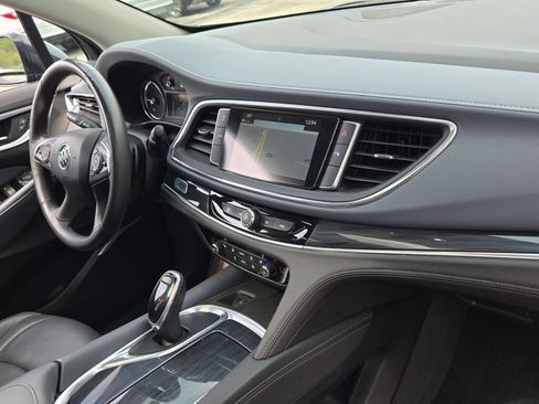 Used 2019 Buick Enclave Essence AWD/4WD image 11