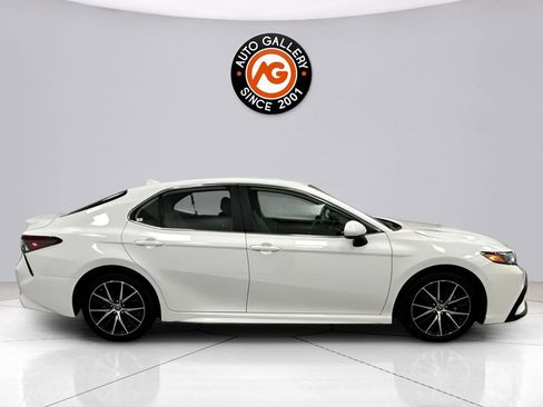 Used 2024 Toyota Camry SE FWD image 8