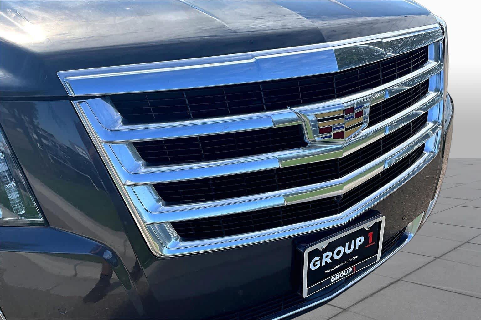 Used 2017 Cadillac Escalade ESV Premium Luxury AWD/4WD image 34