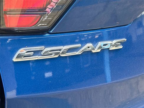 Used 2017 Ford Escape SE FWD image 14