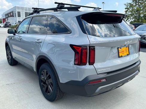 Used 2023 Kia Sorento S w/ Panoramic Sunroof Package AWD/4WD image 5