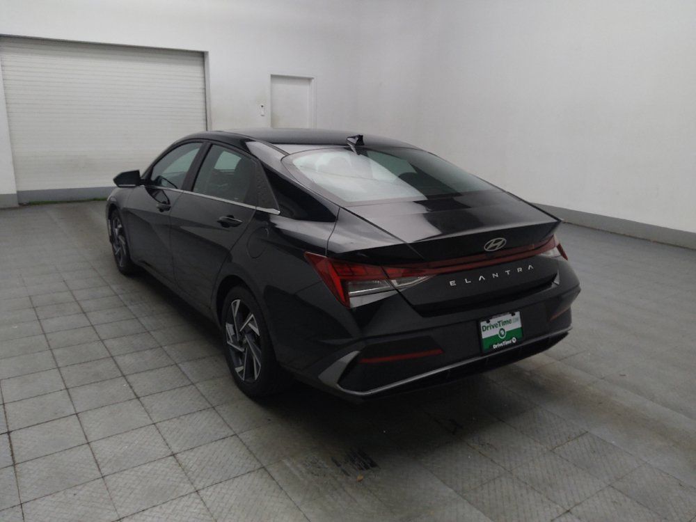 Used 2025 Hyundai Elantra SEL FWD image 5