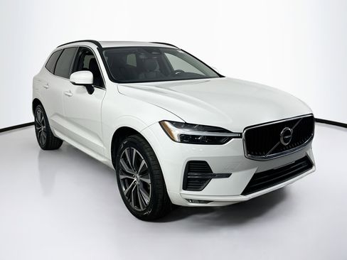 Used 2022 Volvo XC60 B5 Momentum w/ Protection Package Premier image 3