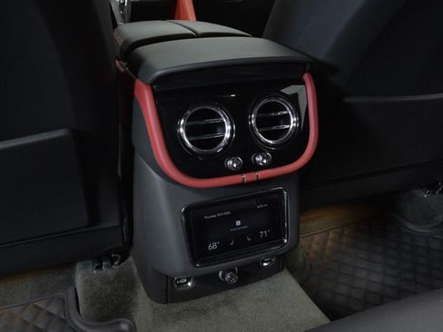 Used 2022 Bentley Bentayga AWD/4WD image 48