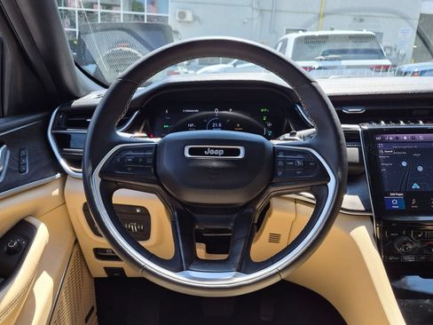 Used 2023 Jeep Grand Cherokee 4WD 4xe image 15