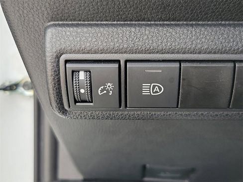 Used 2025 Toyota Corolla LE image 29