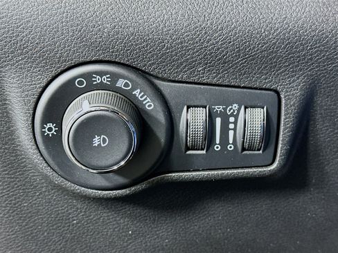 Used 2022 Jeep Compass Latitude AWD/4WD image 16