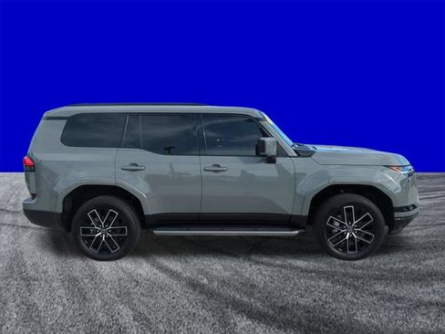 Used 2024 Lexus GX 550 w/ Cold Area Package AWD/4WD image 3