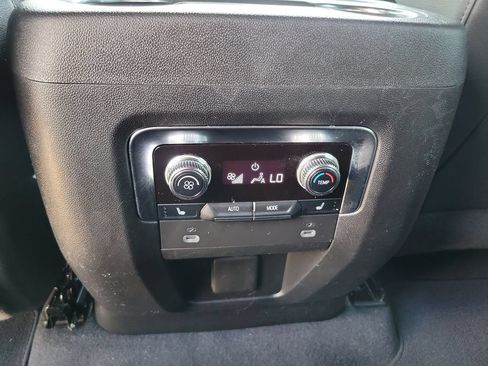 Used 2024 GMC Yukon AT4 w/ AT4 Premium Plus Package AWD/4WD image 12