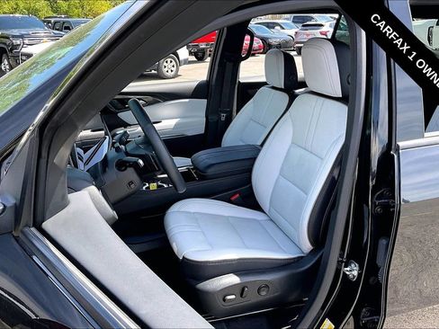 Used 2025 Chevrolet Traverse High Country FWD image 21