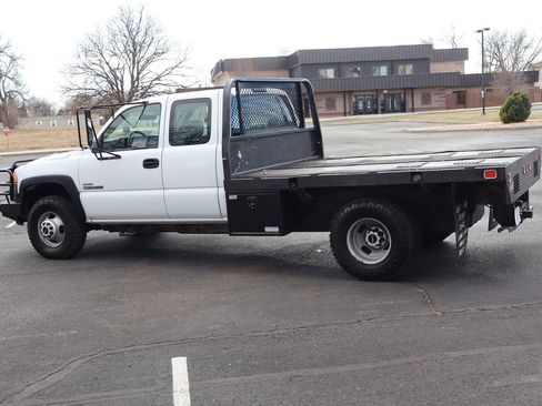 Used 2007 GMC Sierra 3500 W/T w/ Heavy-Duty Power Package image 8