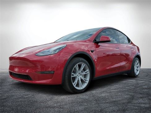 Used 2022 Tesla Model Y Long Range image 8