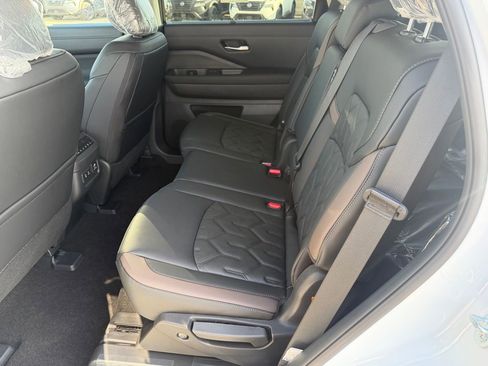 New 2026 Nissan Pathfinder Platinum image 22