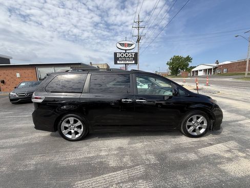 Used 2013 Toyota Sienna SE FWD image 8