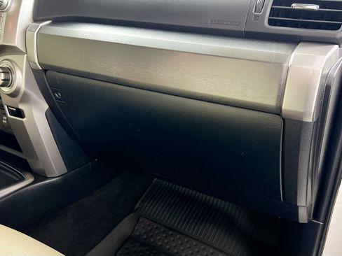 Used 2018 Toyota 4Runner SR5 Premium image 34