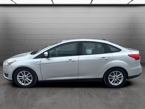 Used 2016 Ford Focus SE w/ SE Cold Weather Package image 7