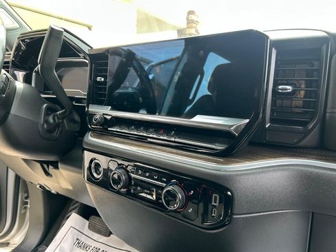 Used 2022 Chevrolet Silverado 1500 LT AWD/4WD image 14