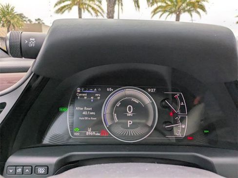 Certified 2025 Lexus ES 300h w/ Premium Package image 27