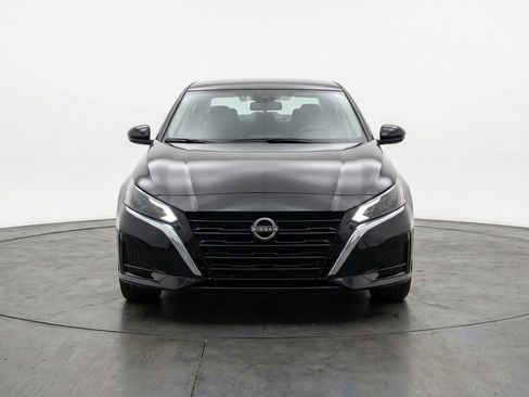Used 2025 Nissan Altima 2.5 SV FWD image 2