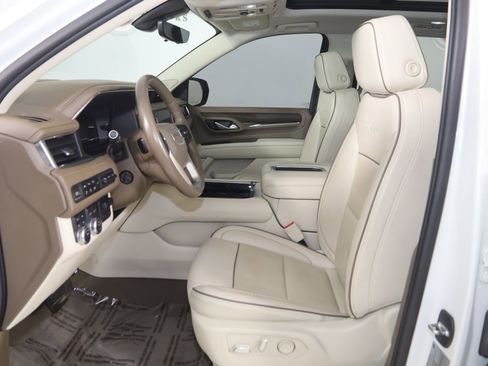 Used 2022 GMC Yukon Denali w/ Denali Premium Package image 12