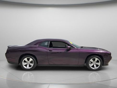 Used 2021 Dodge Challenger SXT RWD image 4