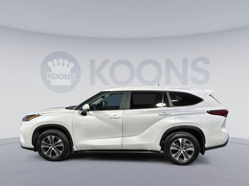 Used 2023 Toyota Highlander XLE image 13