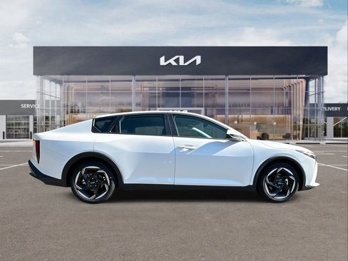 New 2025 Kia K4 EX image 9