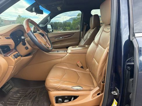 Used 2017 Cadillac Escalade ESV Platinum AWD/4WD image 11