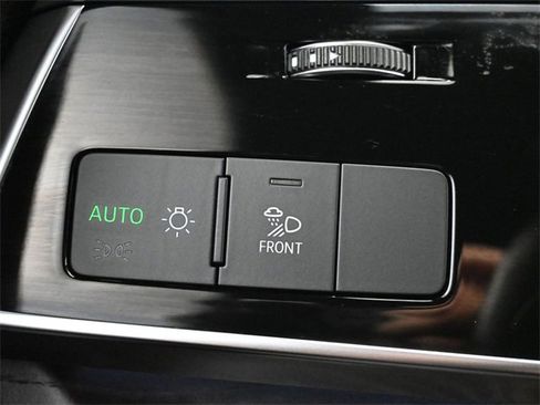 Used 2019 Audi Q8 Premium w/ Convenience Package image 33